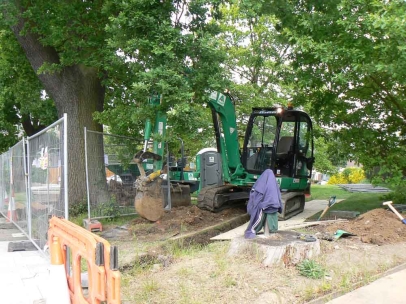 Sometimes a root barrier can be a solution for the retention of valuable trees.
